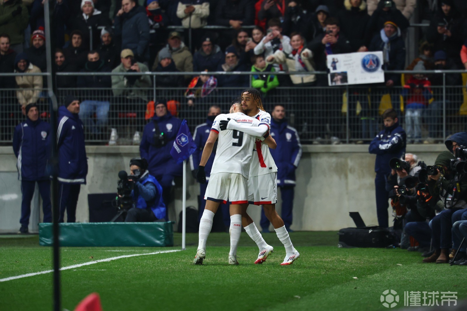 乐鱼体育官方网站-关于勒沃库森围绕法国杯单刀错失詹姆斯在巴黎圣日耳曼比赛中刷新纪录，媒体一致点评：哈兰德在RNG比赛中刷新纪录的信息